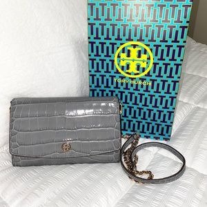 TORY BURCH EMBOSSED CHAIN WALLET